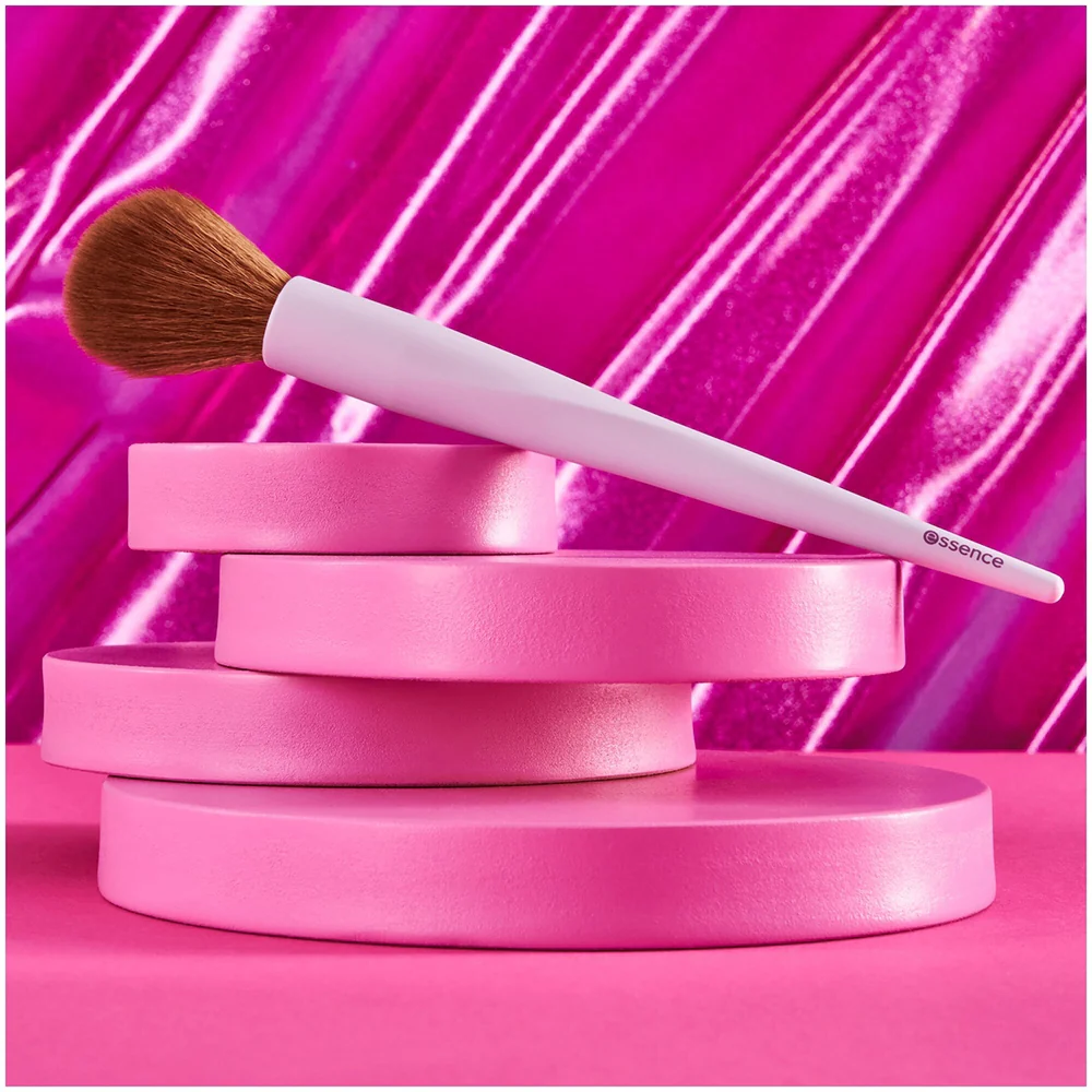 Essence Blush & Highlighter Brush 01 - Image 4