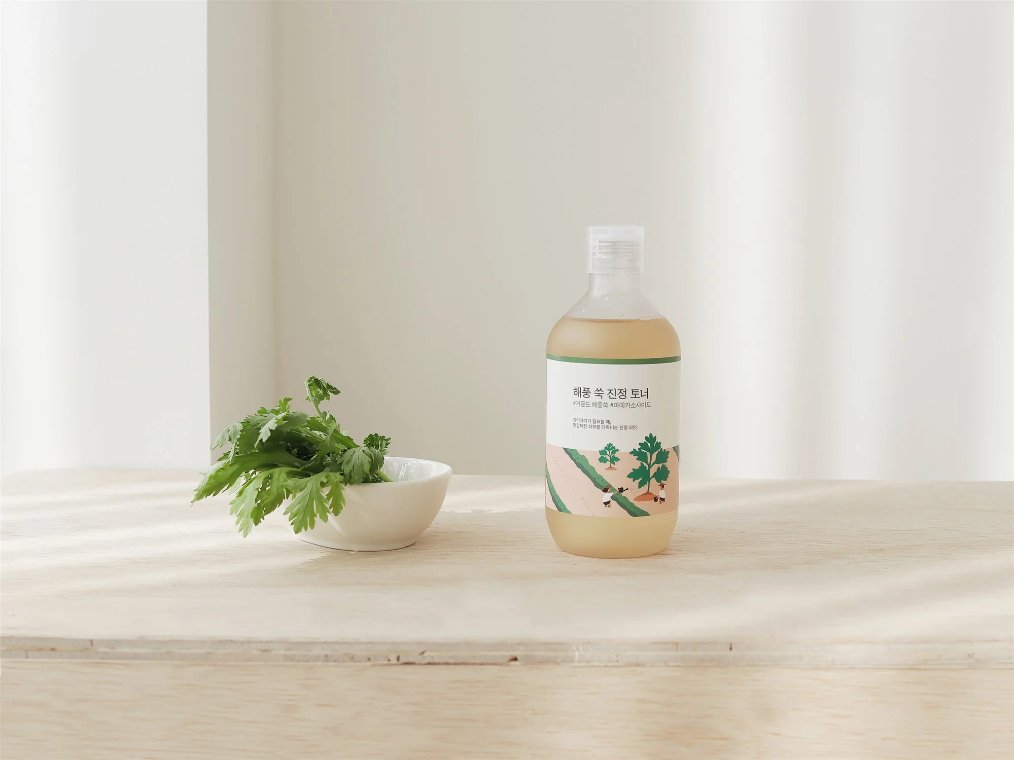 ROUNDLAB Mugwort Calming Toner  300 ml - Image 2